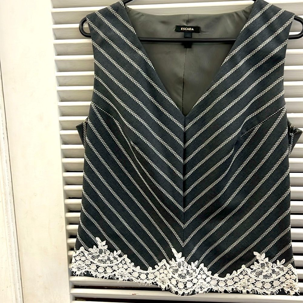 Escada Womens Gray Striped Sleeveless Top with Lace Hem